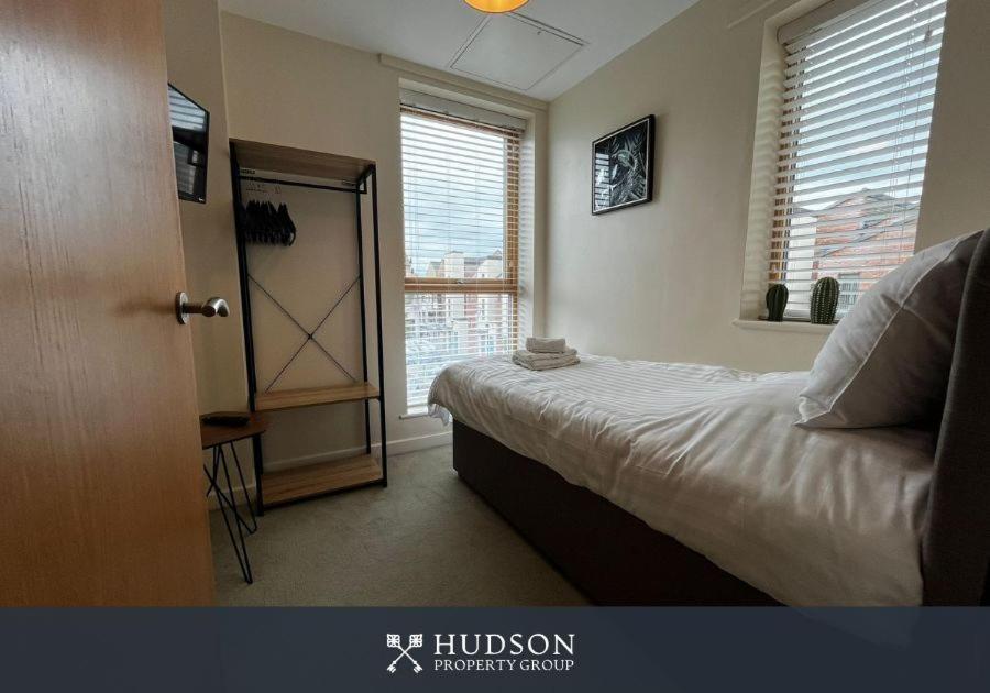 Central Townhouse With Parking Telford Exterior foto